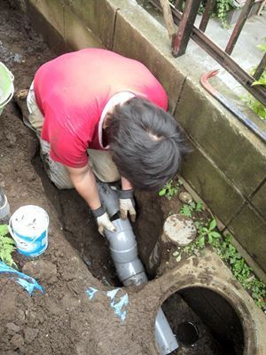 地中排水管を設置