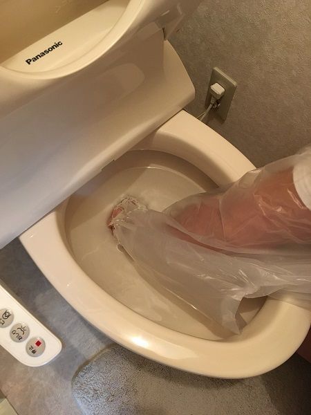 割りばしでトイレの詰まりを直す方法