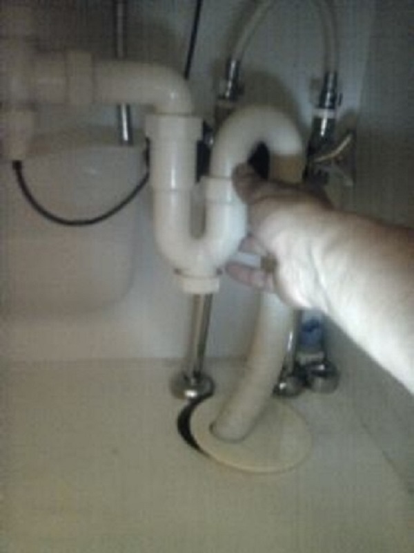 洗面所の排水パイプ
