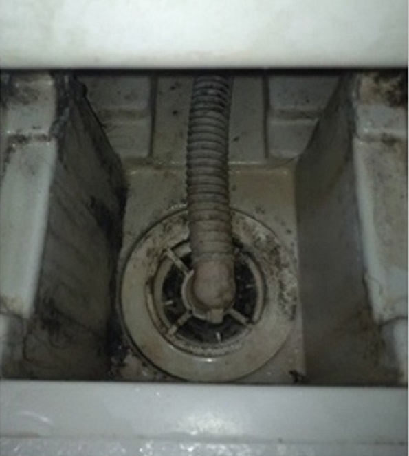 洗面台の排水口から音がする原因は？